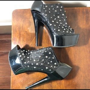 Betsey Johnson black studded platform boots size 9